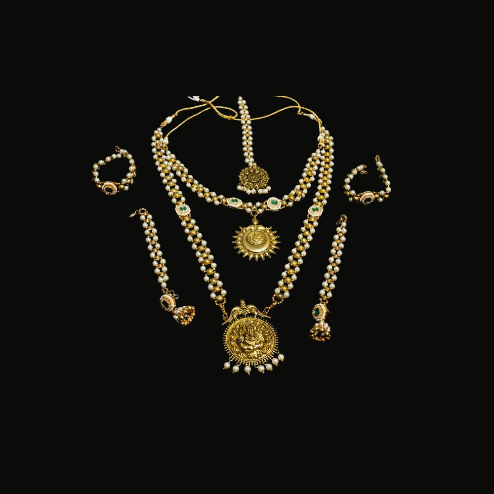 White and Gold Colour Green Mugappu & Vinayagar Pendant