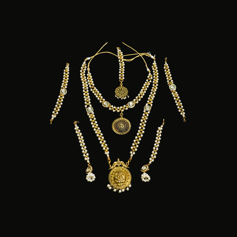 White and Gold Colour White Mugappu & Vinayagar Pendant